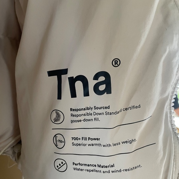 Aritzia Mega Puff - Picture 4 of 6